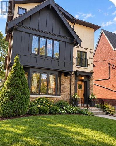 UPPER - 39 WHITEHALL ROAD , Toronto, Ontario M4W 2C5