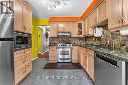 6452 Eastridge Road, Mississauga, ON - Indoor Photo Showing Kitchen With Double Sink