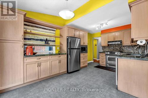 6452 Eastridge Road, Mississauga, ON - Indoor Photo Showing Kitchen