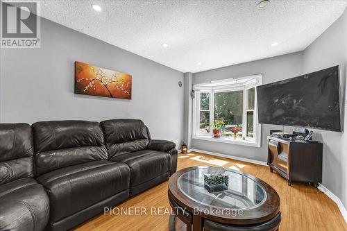 6452 Eastridge Road, Mississauga, ON - Indoor Photo Showing Living Room