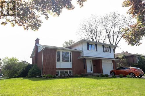 Brick and siding exterior with a large bay window - 77 Orchard Mill Crescent, Kitchener, ON - Outdoor