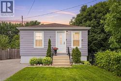 122 LIMERIDGE Road W Hamilton, ON L9C 2V2