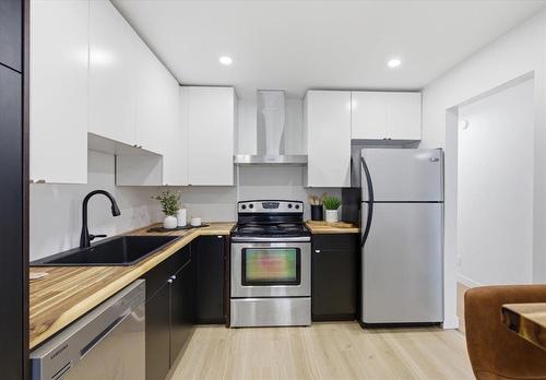 319 Burrows Avenue, Winnipeg, MB - Indoor Photo Showing Kitchen