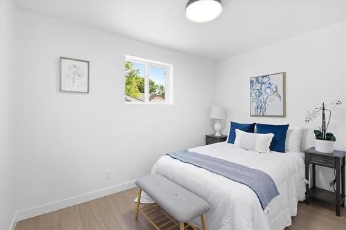 319 Burrows Avenue, Winnipeg, MB - Indoor Photo Showing Bedroom