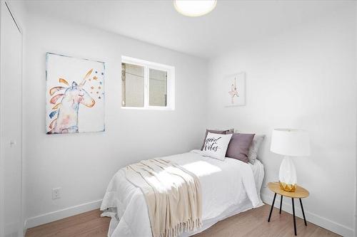319 Burrows Avenue, Winnipeg, MB - Indoor Photo Showing Bedroom