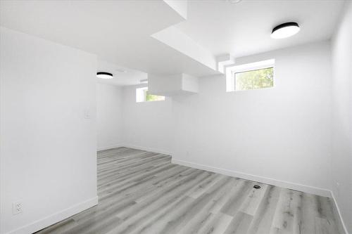 319 Burrows Avenue, Winnipeg, MB - Indoor Photo Showing Other Room