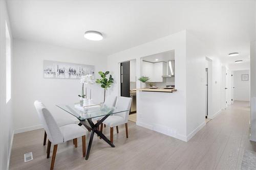 319 Burrows Avenue, Winnipeg, MB - Indoor Photo Showing Dining Room