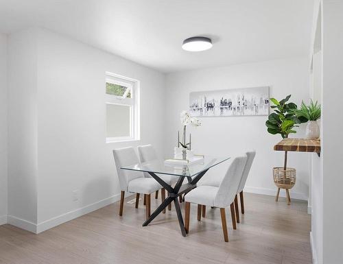 319 Burrows Avenue, Winnipeg, MB - Indoor Photo Showing Dining Room