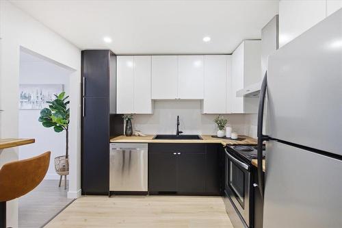 319 Burrows Avenue, Winnipeg, MB - Indoor Photo Showing Kitchen