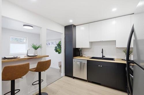 319 Burrows Avenue, Winnipeg, MB - Indoor Photo Showing Kitchen