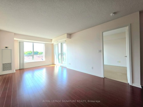 504-120 Dallimore Circle, Toronto, ON - Indoor Photo Showing Other Room