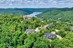 10-300 Rue du Mont-Plaisant Mont-Tremblant, QC J8E 1L2