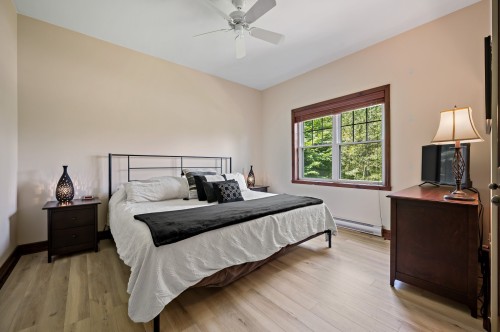 Master Bedroom - 10-300 Rue Du Mont-Plaisant, Mont-Tremblant, QC - Indoor Photo Showing Bedroom