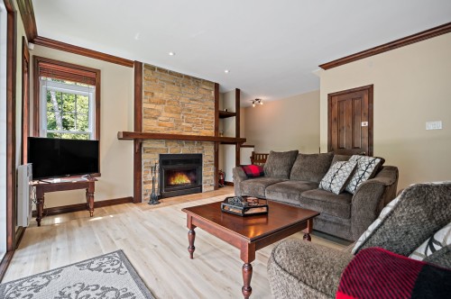 Living Room - 10-300 Rue Du Mont-Plaisant, Mont-Tremblant, QC - Indoor Photo Showing Living Room With Fireplace