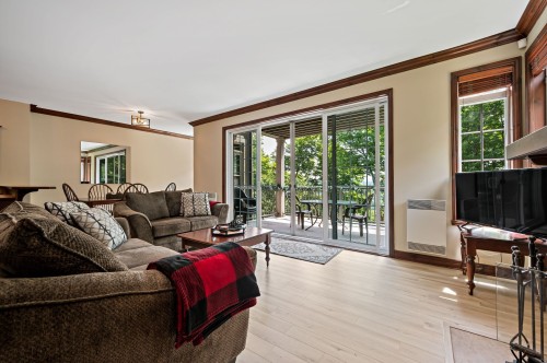 Living Room - 10-300 Rue Du Mont-Plaisant, Mont-Tremblant, QC - Indoor Photo Showing Living Room