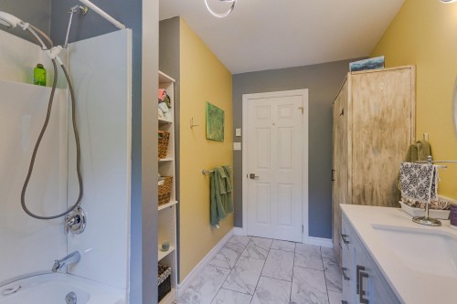 Salle de bains - 124 Ch. Crawford, Litchfield, QC - Indoor Photo Showing Bathroom