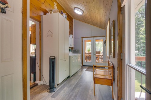 Hall d'entrée/Vestibule - 124 Ch. Crawford, Litchfield, QC - Indoor Photo Showing Other Room