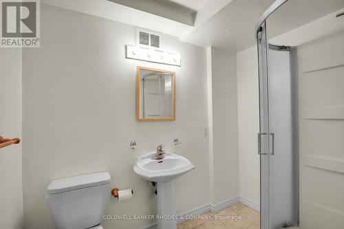 359 Mountbatten Avenue, Ottawa, ON - Indoor Photo Showing Bathroom