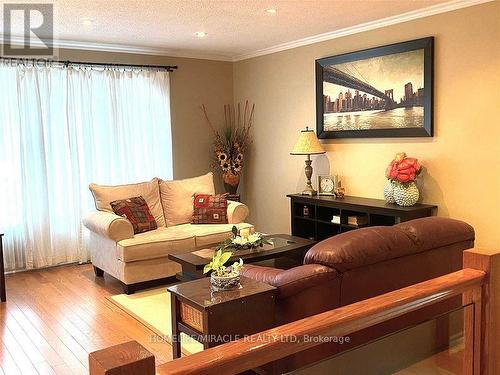 46 Alpha Mills Road, Mississauga, ON - Indoor Photo Showing Living Room