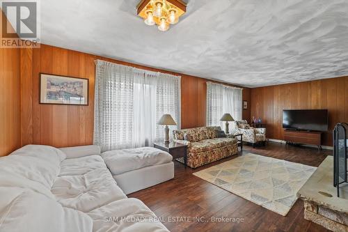 5114 Allan Path, Erin, ON - Indoor Photo Showing Living Room