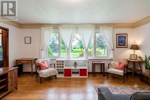 55 Garner Road, Hamilton, ON - Indoor Photo Showing Living Room