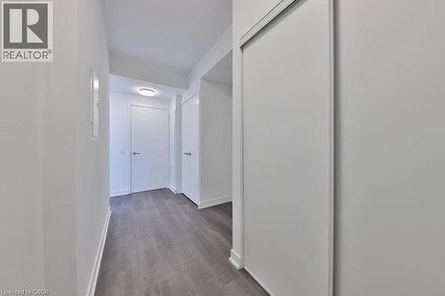 3900 CONFEDERATION Parkway Unit# 4001 , Mississauga, Ontario L5B 0M3 4