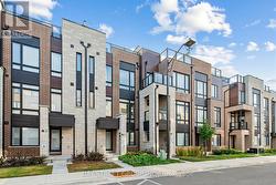 28 CREDIT LANE Richmond Hill, ON L4E 1G9