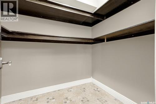 7 Lott Road E, White City, SK - Indoor