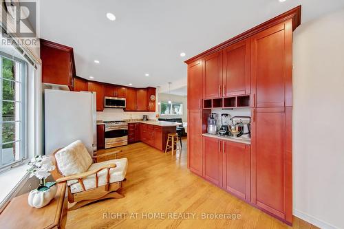 2796 Tallberg Court, Mississauga, ON - Indoor Photo Showing Kitchen