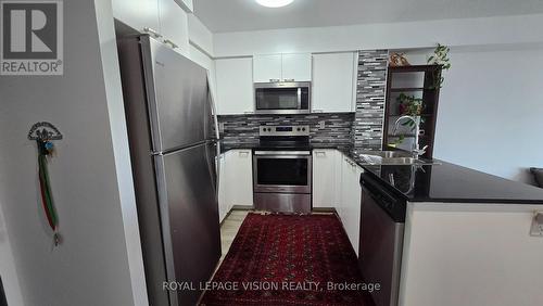 1812 - 2150 Lawrence Avenue E, Toronto, ON - Indoor Photo Showing Kitchen With Double Sink With Upgraded Kitchen