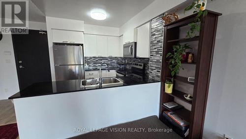 1812 - 2150 Lawrence Avenue E, Toronto, ON - Indoor Photo Showing Kitchen