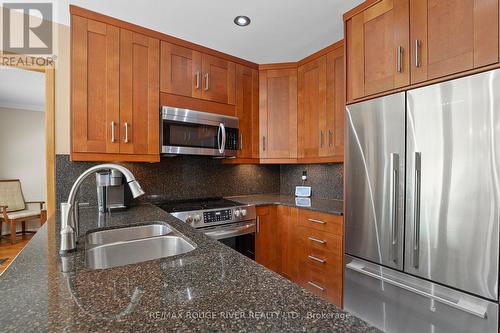 11 Canmore Boulevard, Toronto, ON - Indoor Photo Showing Kitchen With Double Sink With Upgraded Kitchen