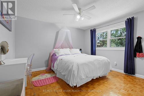 Bedroom - 11 Canmore Boulevard, Toronto, ON - Indoor Photo Showing Bedroom