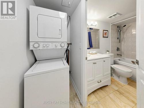 404 - 30 Hayden Street, Toronto, ON - Indoor Photo Showing Laundry Room