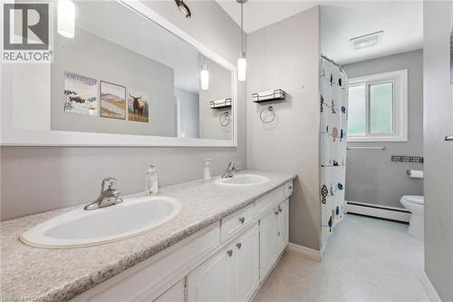 153 Fourth Avenue, Kitchener, ON - Indoor Photo Showing Bathroom