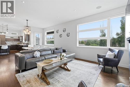 111 Fleming Crescent, Saskatoon, SK - Indoor Photo Showing Living Room