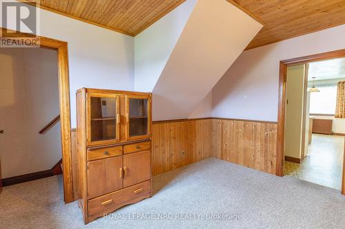 staircase to upper floor - 215 Knoll Street, Port Colborne (Main Street), ON - Indoor Photo Showing Other Room