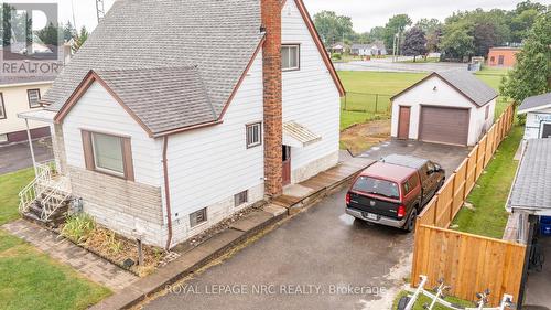 side entrance - 215 Knoll Street, Port Colborne (Main Street), ON - Outdoor
