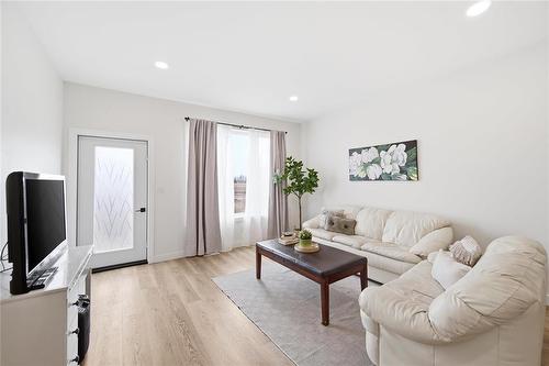 223 Harmony Lane, Steinbach, MB - Indoor Photo Showing Living Room