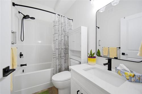 Ensuite (Main Floor) - 223 Harmony Lane, Steinbach, MB - Indoor Photo Showing Bathroom