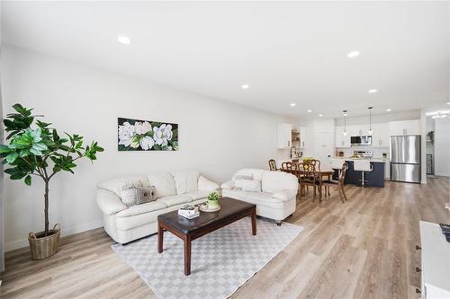 223 Harmony Lane, Steinbach, MB - Indoor Photo Showing Living Room