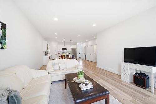 223 Harmony Lane, Steinbach, MB - Indoor Photo Showing Living Room