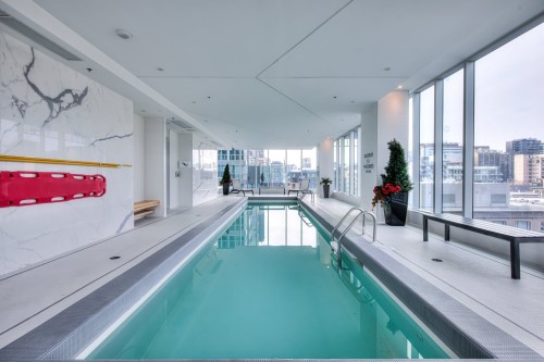 Piscine - 207-1155 Rue De La Montagne, Montréal (Ville-Marie), QC - Indoor Photo Showing Other Room With In Ground Pool