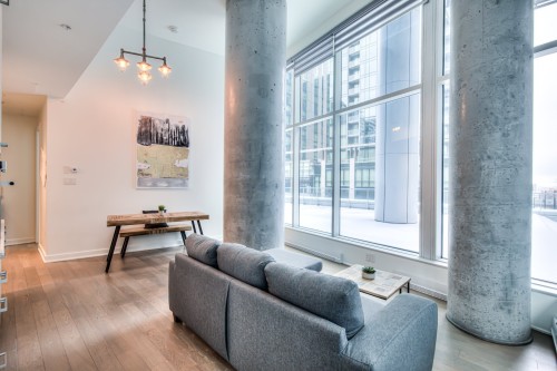 Salon - 207-1155 Rue De La Montagne, Montréal (Ville-Marie), QC - Indoor
