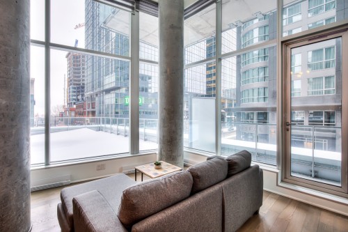 Salon - 207-1155 Rue De La Montagne, Montréal (Ville-Marie), QC - Indoor