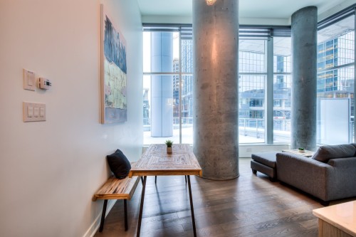 Salon - 207-1155 Rue De La Montagne, Montréal (Ville-Marie), QC - Indoor