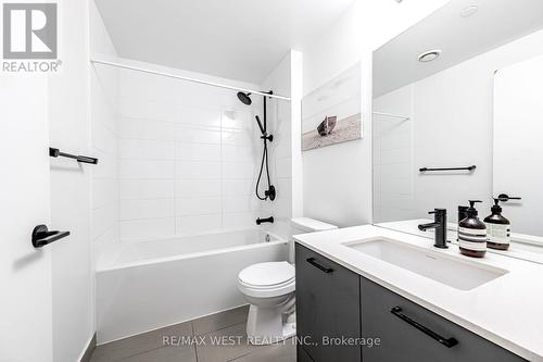 211 - 2300 St Clair Avenue W, Toronto, ON - Indoor Photo Showing Bathroom