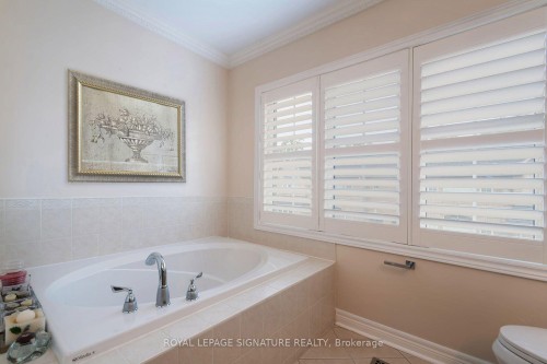 469 Bristol Road W, Mississauga, ON - Indoor Photo Showing Bathroom