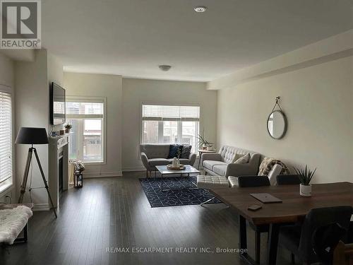3930 Tufgar Crescent, Burlington, ON - Indoor Photo Showing Living Room