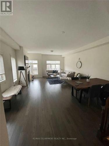 3930 Tufgar Crescent, Burlington, ON - Indoor Photo Showing Living Room
